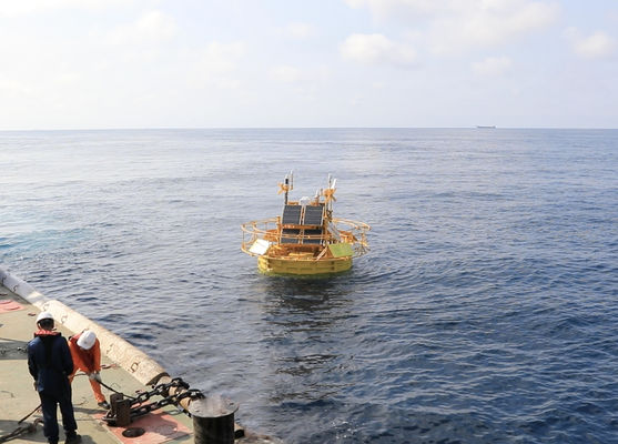 Sistemas de bóias de monitorização offshore da água